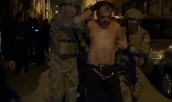 Eski boksör, şikayet üzerine gelen polise silah çekti; operasyonla yakalandı