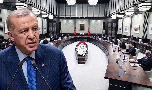 AKP'de Planlar Değişti! Cumhurbaşkanı Erdoğan Kabine'de 5 Kişinin Üstünü Çizdi