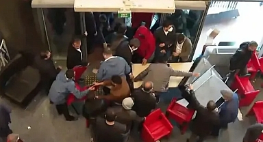 Polis CHP Genel Merkezi'ni tahliye etti! Ortalık savaş alanına döndü! Özel: Geri gelmek üzere çıkıyorum