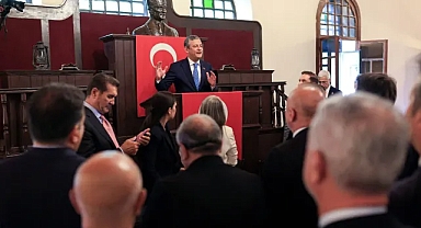 Özgür Özel, YENİ Parti'nin genel başkanı seçildi